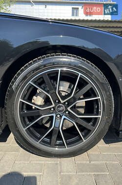 Седан Audi A8 2020 в 