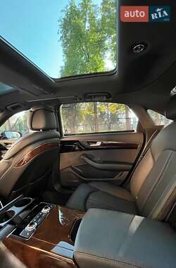 Седан Audi A8 2015 в 