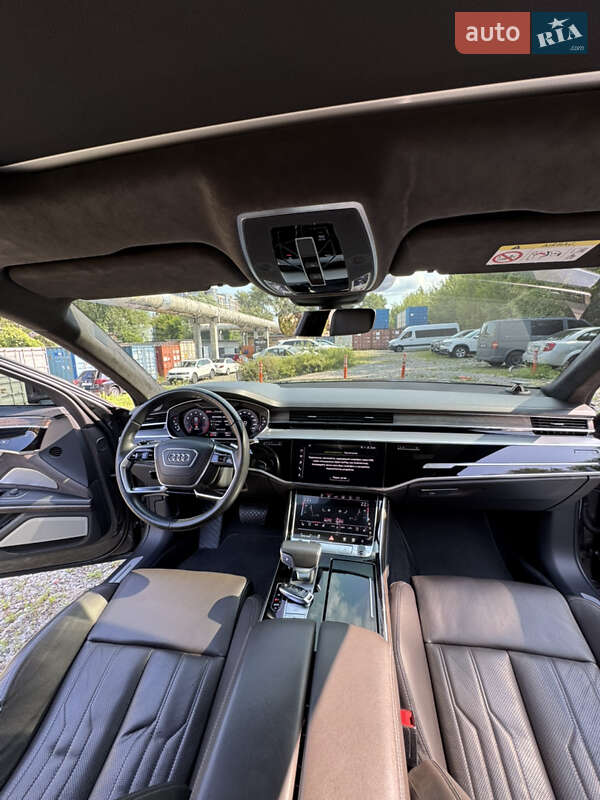 Седан Audi A8 2017 в 