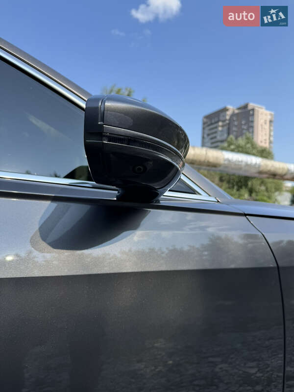 Седан Audi A8 2017 в Киеве