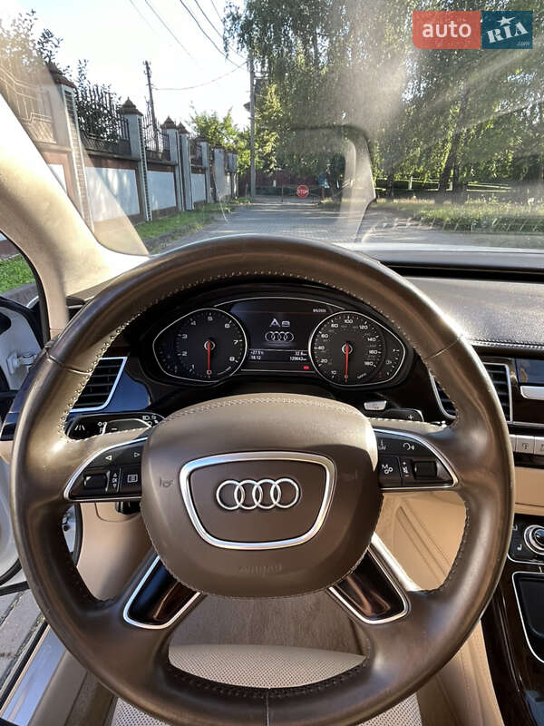 Седан Audi A8 2016 в Ровно