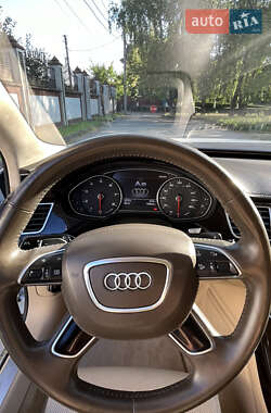 Седан Audi A8 2016 в 