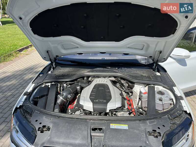 Седан Audi A8 2016 в Ровно