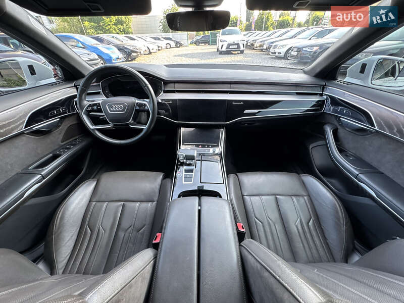 Седан Audi A8 2021 в Бердичеві