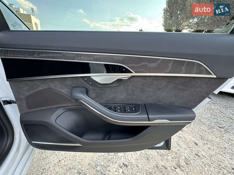 Седан Audi A8 2021 в Бердичеві