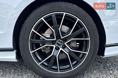Седан Audi A8 2021 в 