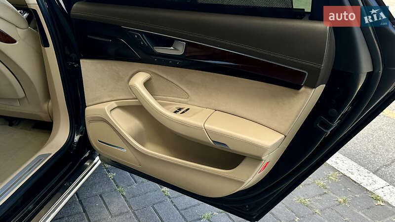 Седан Audi A8 2013 в Запорожье