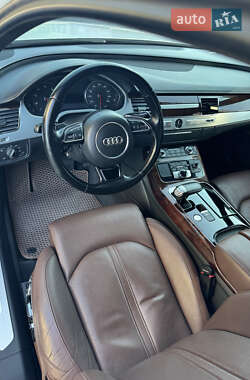 Седан Audi A8 2012 в 