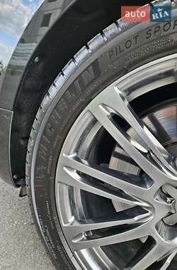 Седан Audi A8 2013 в 