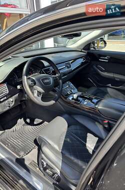 Седан Audi A8 2017 в 