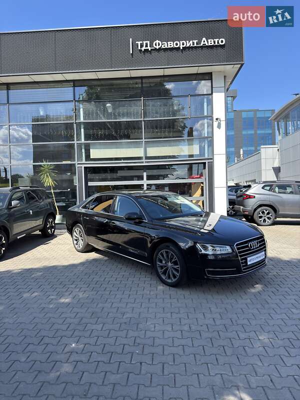 Седан Audi A8 2017 в 