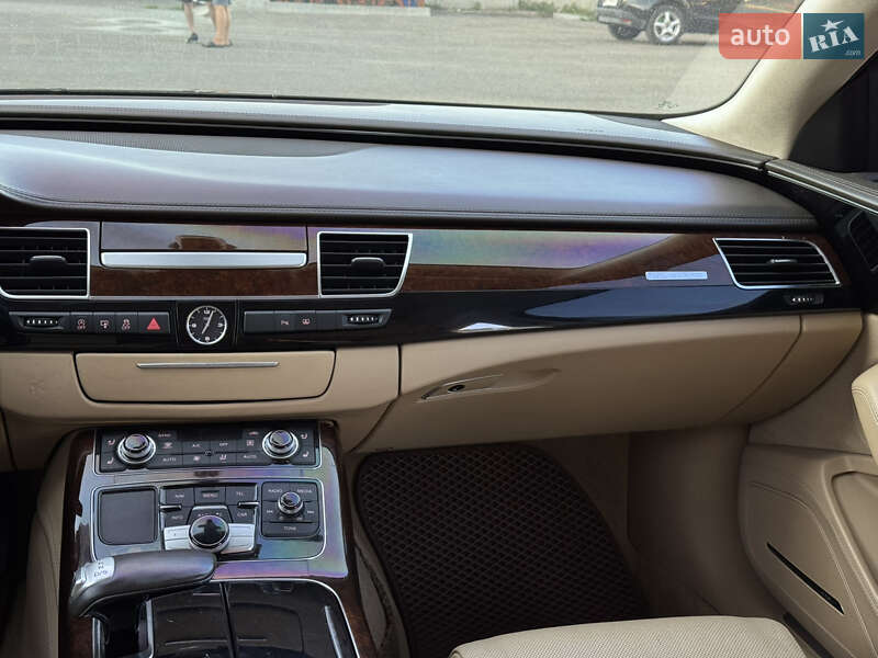 Седан Audi A8 2013 в Запорожье