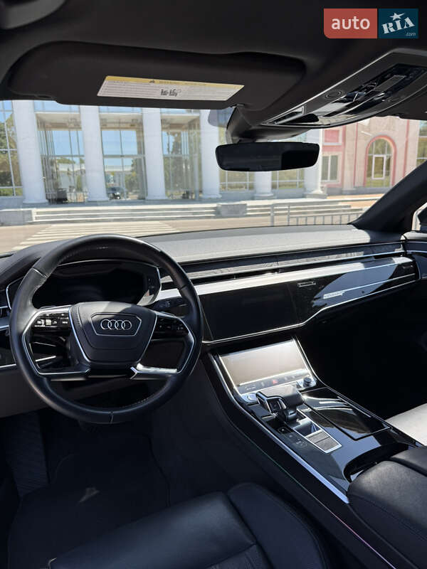 Седан Audi A8 2019 в Одесі