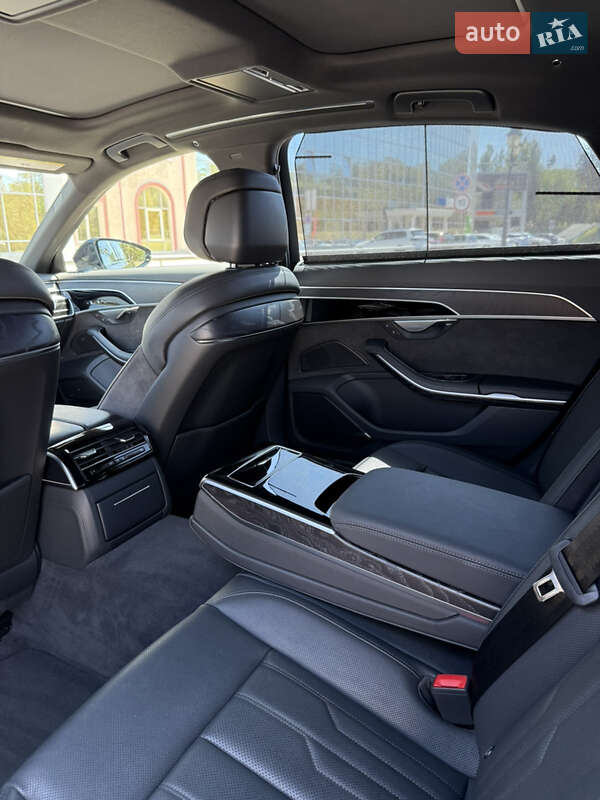 Седан Audi A8 2019 в Одесі