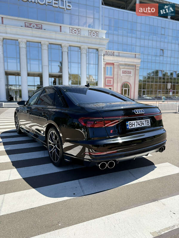 Седан Audi A8 2019 в Одесі