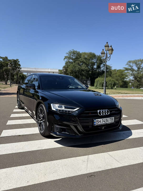 Седан Audi A8 2019 в Одесі