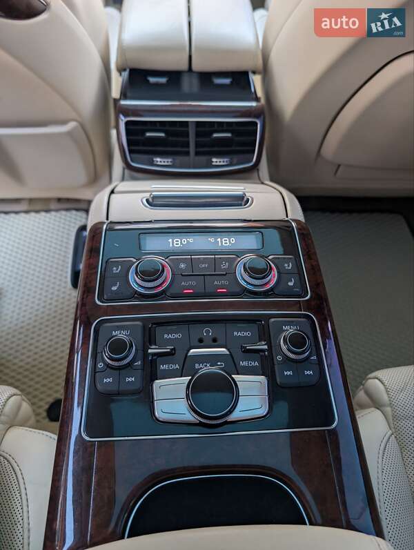 Седан Audi A8 2011 в Львове