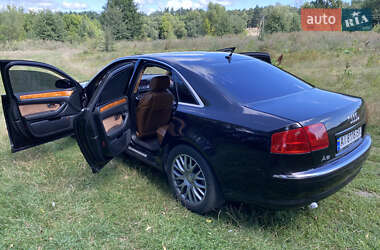Седан Audi A8 2004 в 
