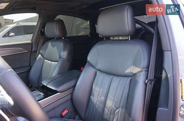 Седан Audi A8 2021 в 
