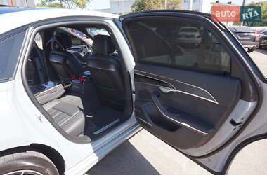 Седан Audi A8 2021 в 