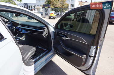 Седан Audi A8 2021 в 