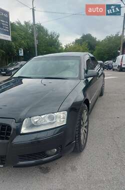 Седан Audi A8 2005 в Днепре