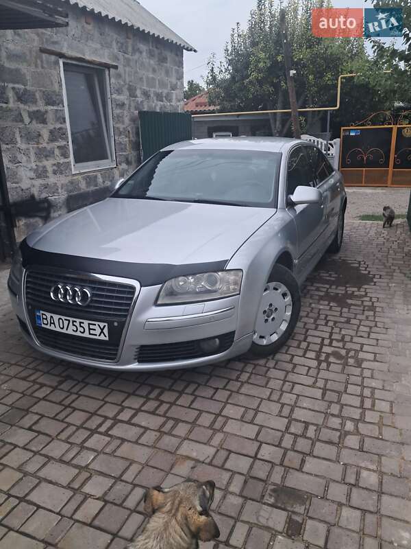 Седан Audi A8 2004 в Первомайске