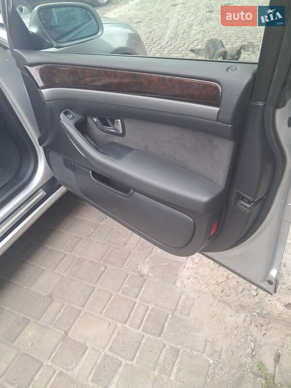 Седан Audi A8 2004 в Первомайске