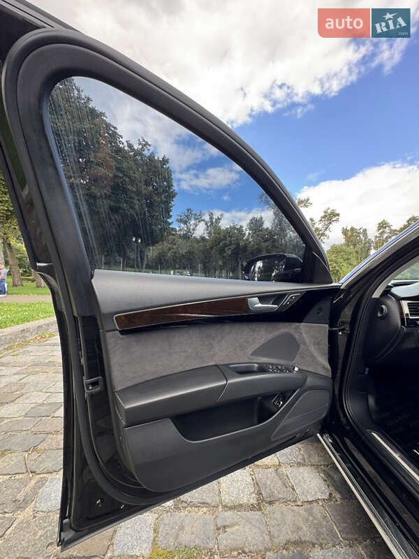 Седан Audi A8 2017 в Киеве