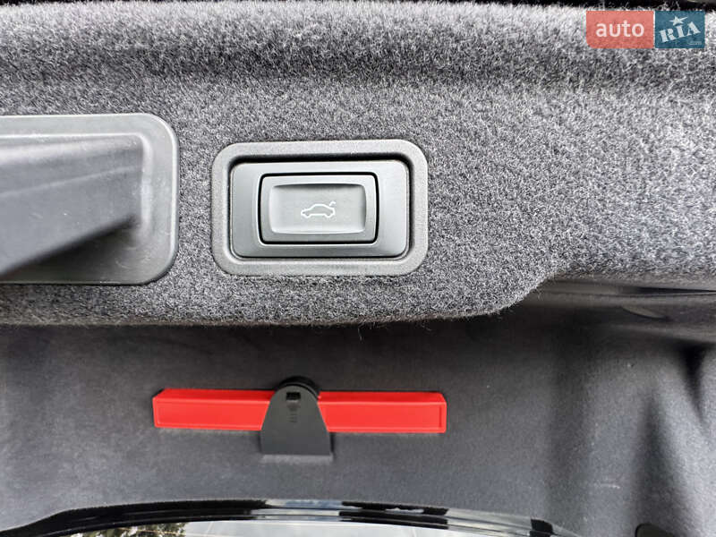 Седан Audi A8 2017 в Киеве