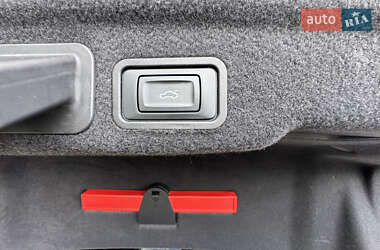 Седан Audi A8 2017 в 