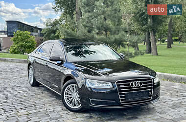 Седан Audi A8 2017 в 