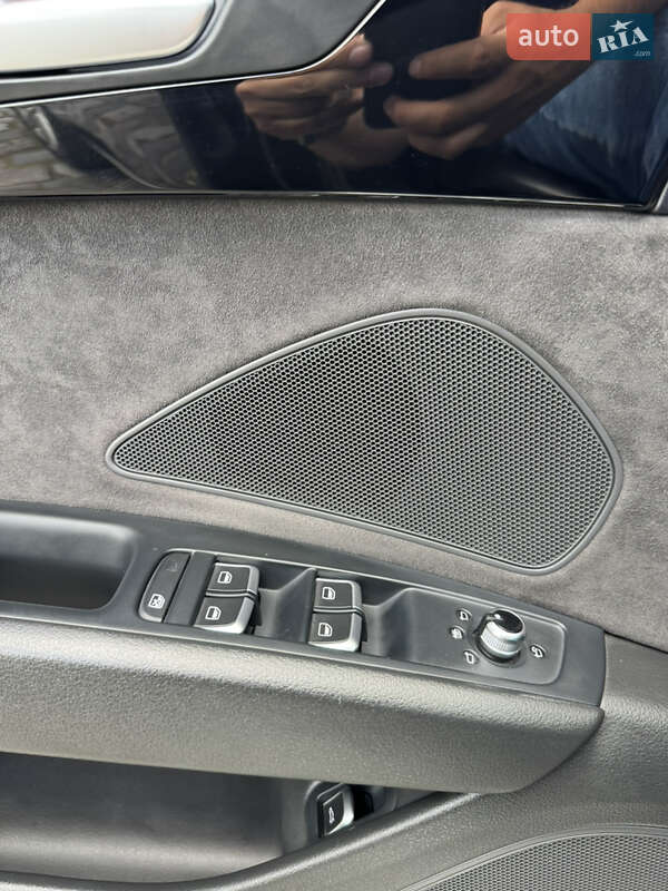 Седан Audi A8 2017 в Киеве