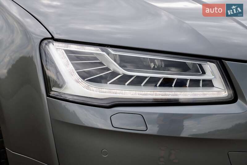 Седан Audi A8 2015 в Дрогобичі