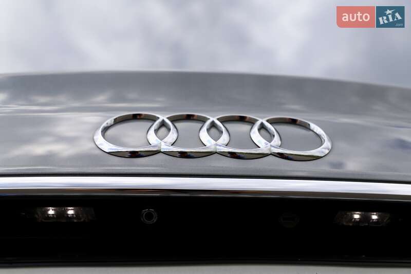 Седан Audi A8 2015 в Дрогобичі