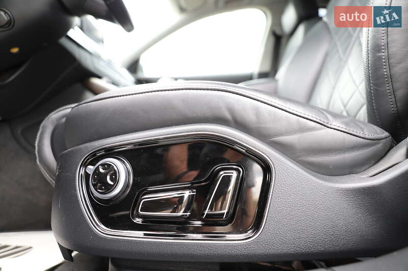 Седан Audi A8 2015 в Дрогобичі