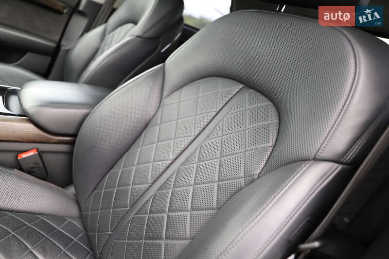 Седан Audi A8 2015 в Дрогобичі