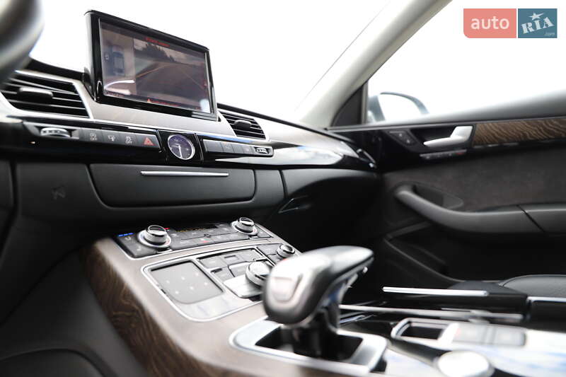 Седан Audi A8 2015 в Дрогобичі