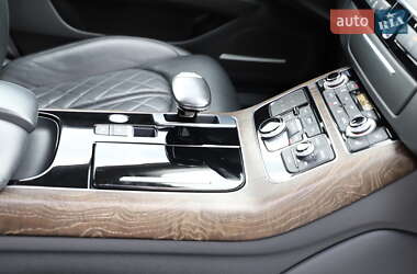 Седан Audi A8 2015 в 