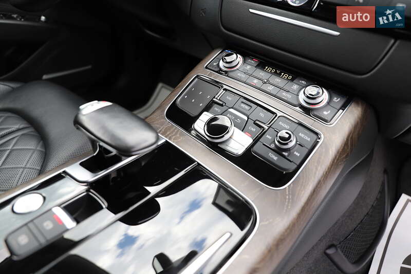 Седан Audi A8 2015 в Дрогобичі
