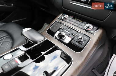 Седан Audi A8 2015 в 