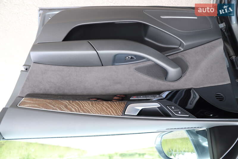 Седан Audi A8 2015 в Дрогобичі