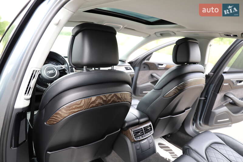 Седан Audi A8 2015 в Дрогобыче