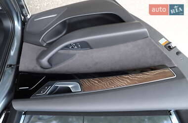 Седан Audi A8 2015 в 