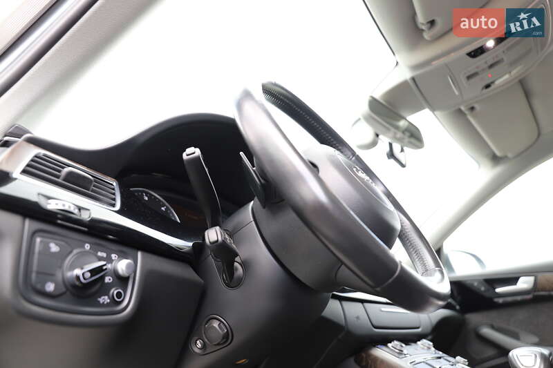 Седан Audi A8 2015 в Дрогобичі