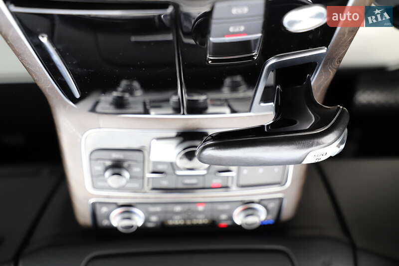 Седан Audi A8 2015 в Дрогобичі