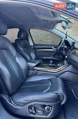 Седан Audi A8 2010 в 