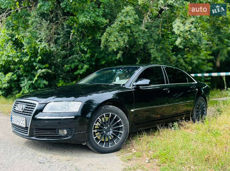 Седан Audi A8 2004 в 
