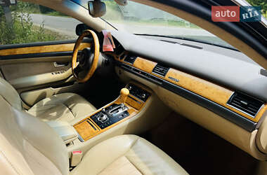 Седан Audi A8 2004 в 