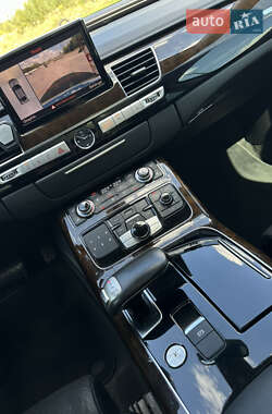Седан Audi A8 2015 в 